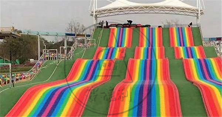 �ʺ绬������ѩ������