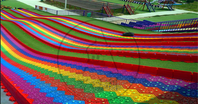 �ʺ绬������ѩ������