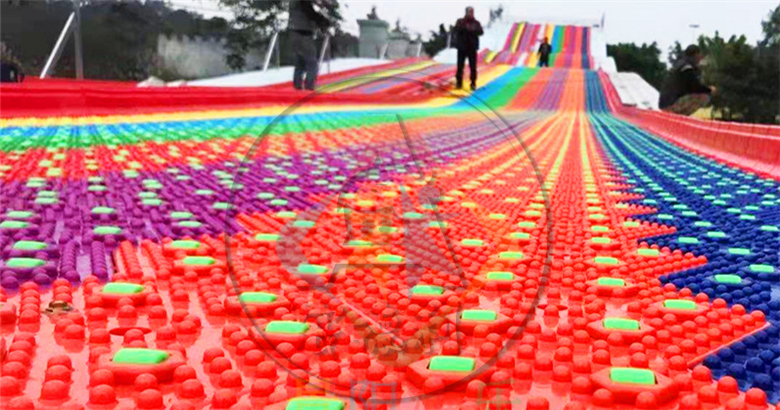 �ʺ绬������ѩ������